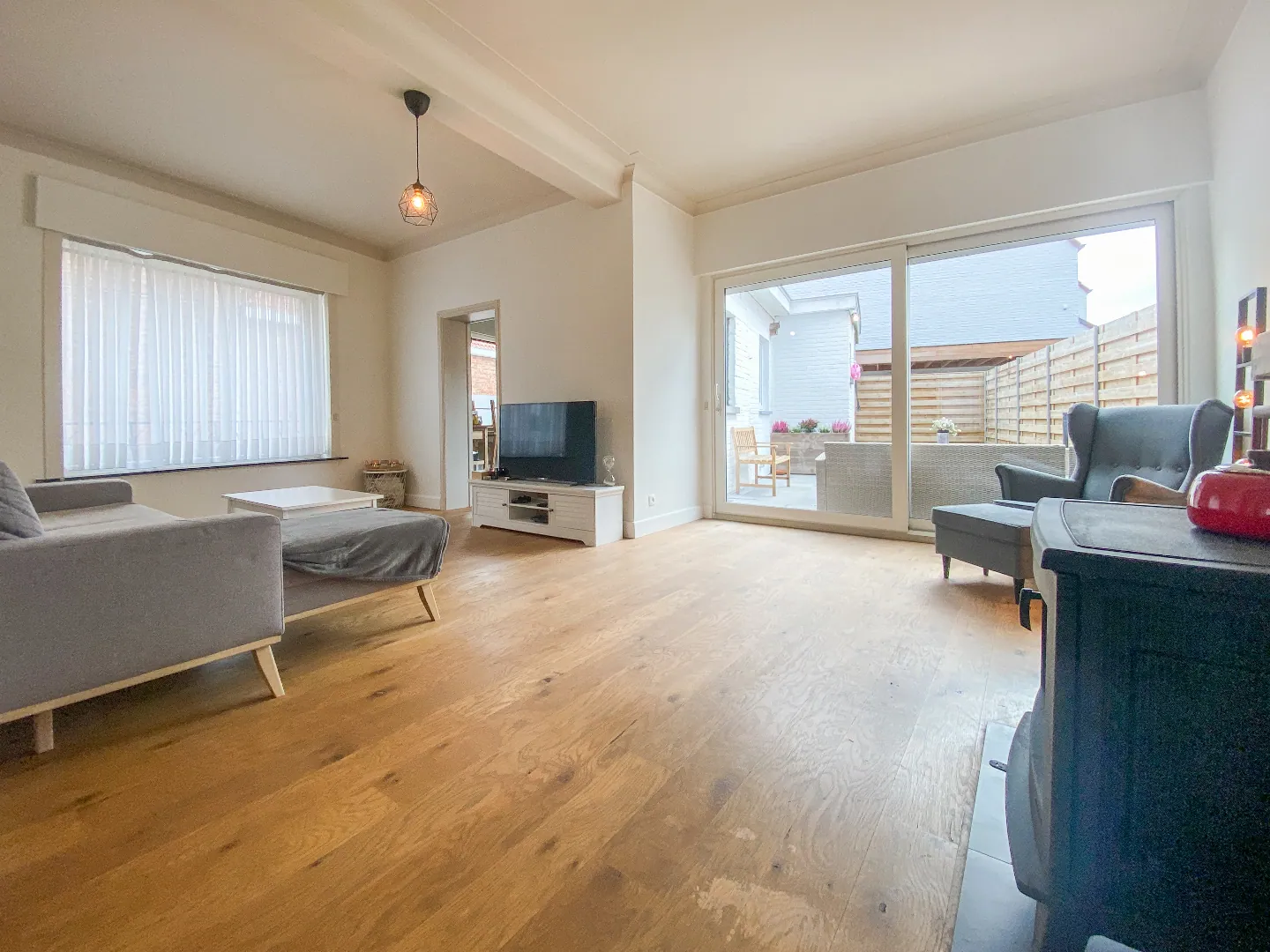 Gezellige eensgezinswoning in het centrum van Desselgem met 3 slaapkamers, garage en tuin.