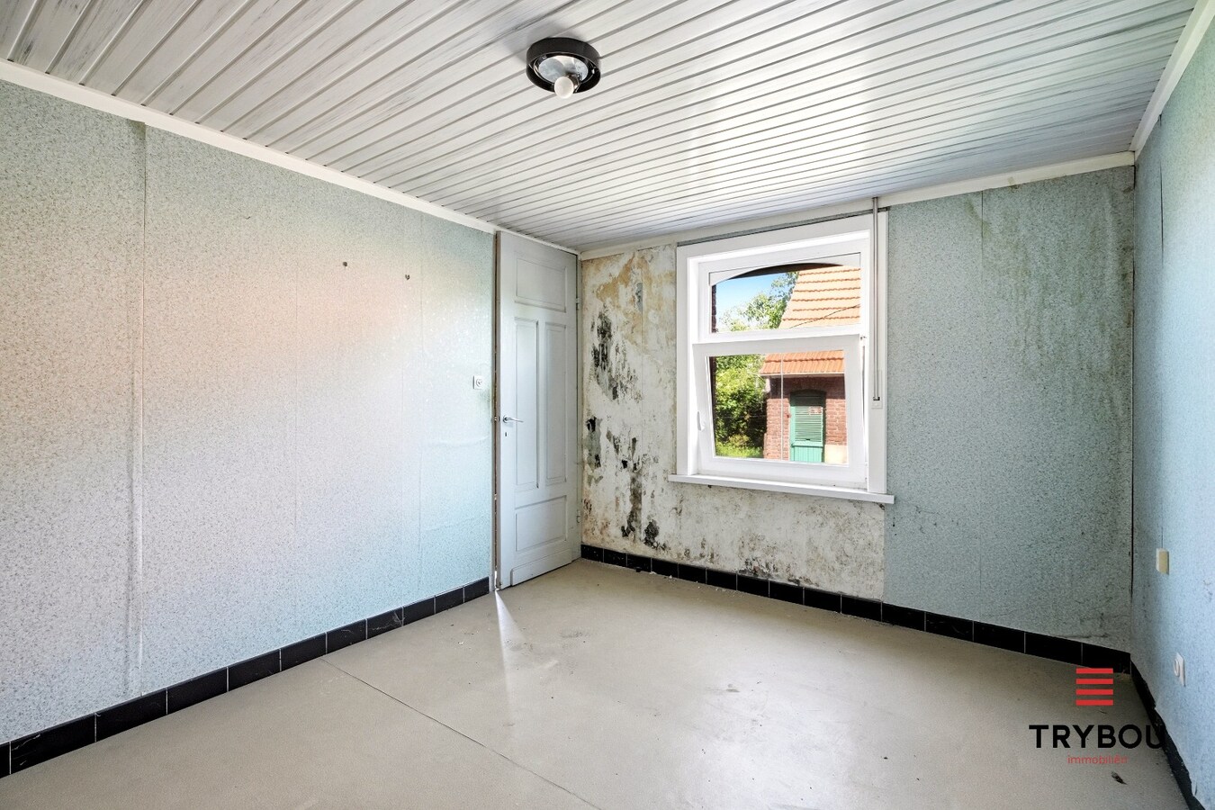 Te renoveren ruime halfopen bebouwing op een perceel van 1491m² met 7 slaapkamers! 