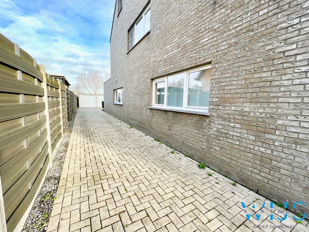 Energiezuinig 2 slaapkamerappartement met garage te Rieme! 