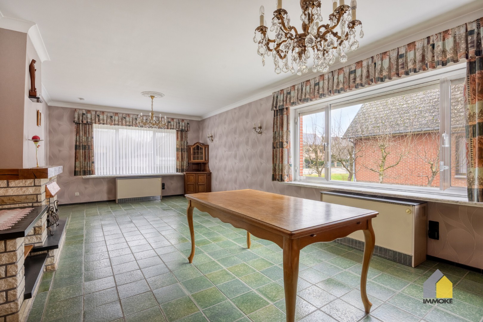 Neeroeteren: Op te frissen, vrijstaande woning op 8 a 26 ca met 5 slpks. 