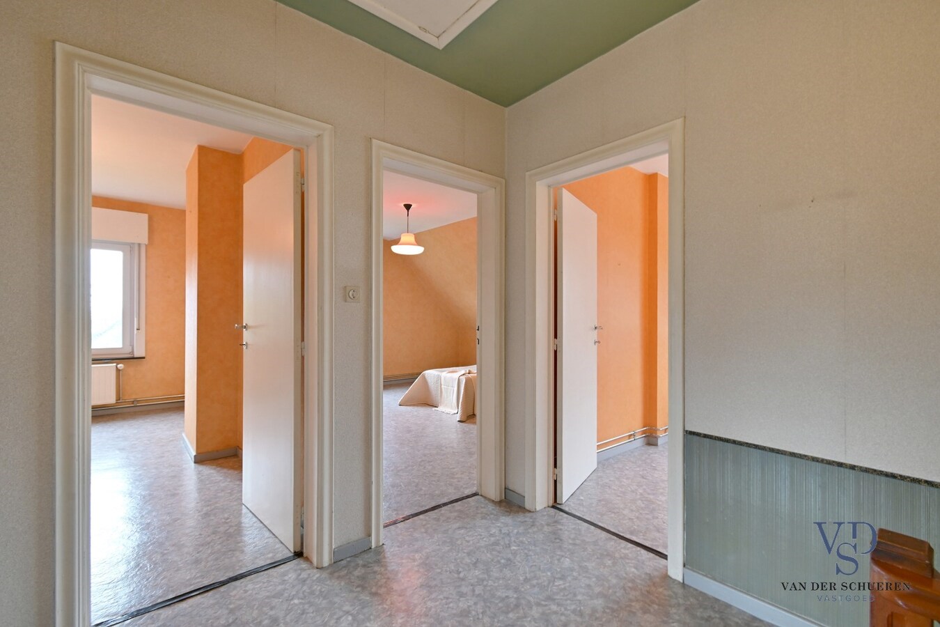 Degelijke halfopen bebouwing 