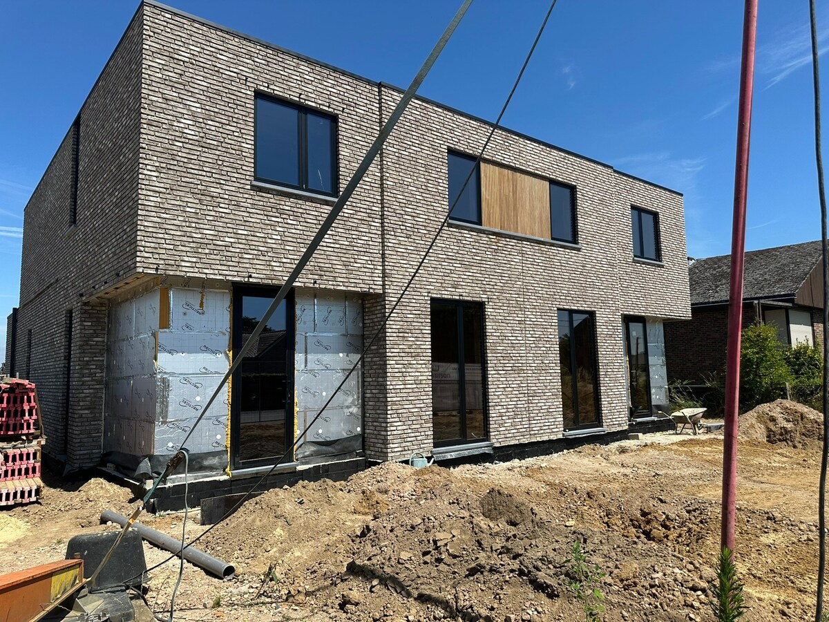 Schitterend gelegen nieuwbouw woning met 4 slaapkamers 