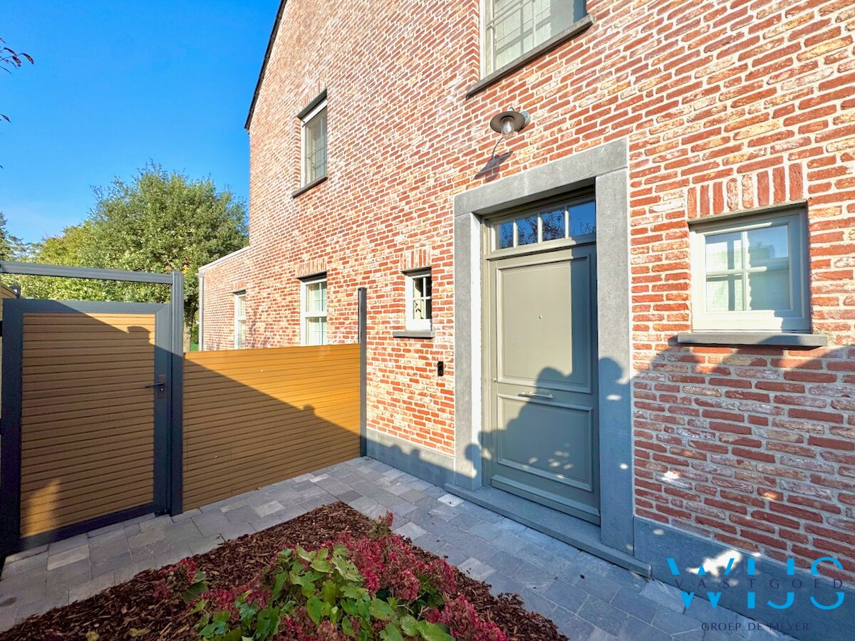 Prachtige recente woning in een zeer rustige wijk te Ertvelde ! 