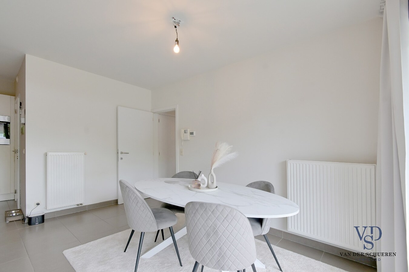 Modern appartement in hartje Dikkelvenne 