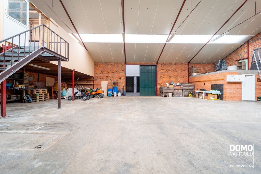 UNIEKE WONING MET 2 RUIME LOODSEN OP PERCEEL VAN 58A49CA 