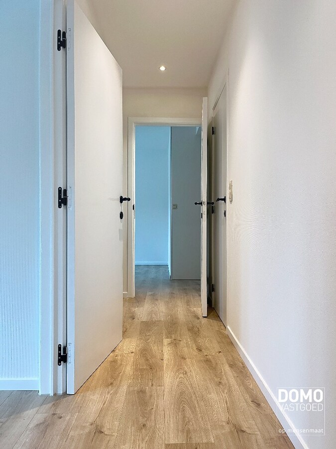 VOLLEDIG GERENOVEERDE WONING MET 3 SLAAPKAMERS EN ZUIDGERICHTE TUIN 