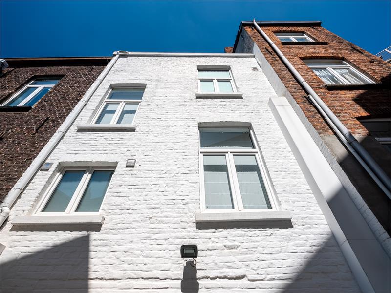 Prachtige burgerwoning in een wijk in bloei 