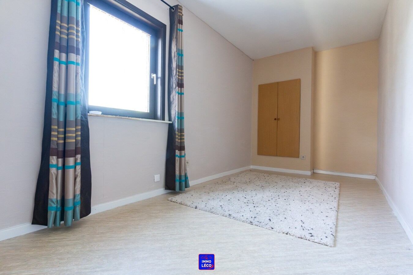 Villa "Semi Plain-Pied" érigée sur une parcelle de 669m², 2 garages, parking privé ! 