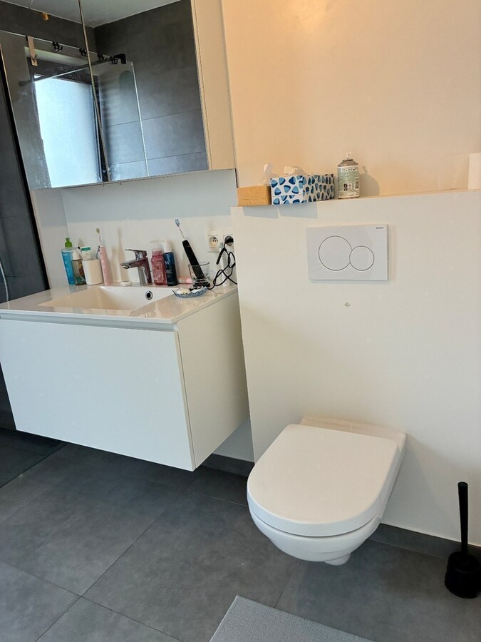 Nieuwbouwwoning op 50m van tramhalte - met terras en tuin ! 