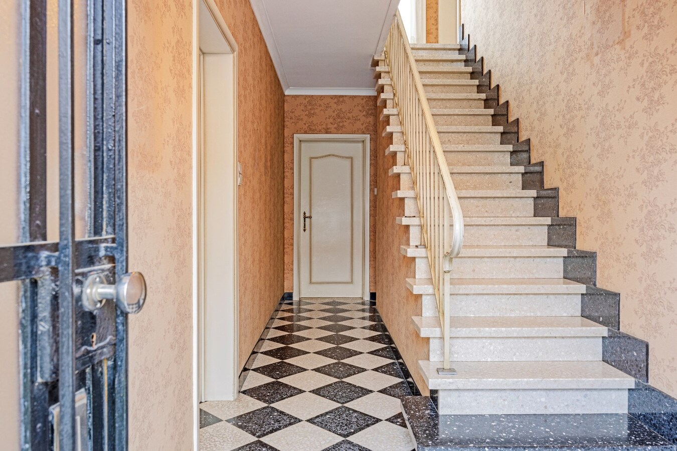 Stevige gezinswoning met 4 slpk in centrum Oudenaarde 