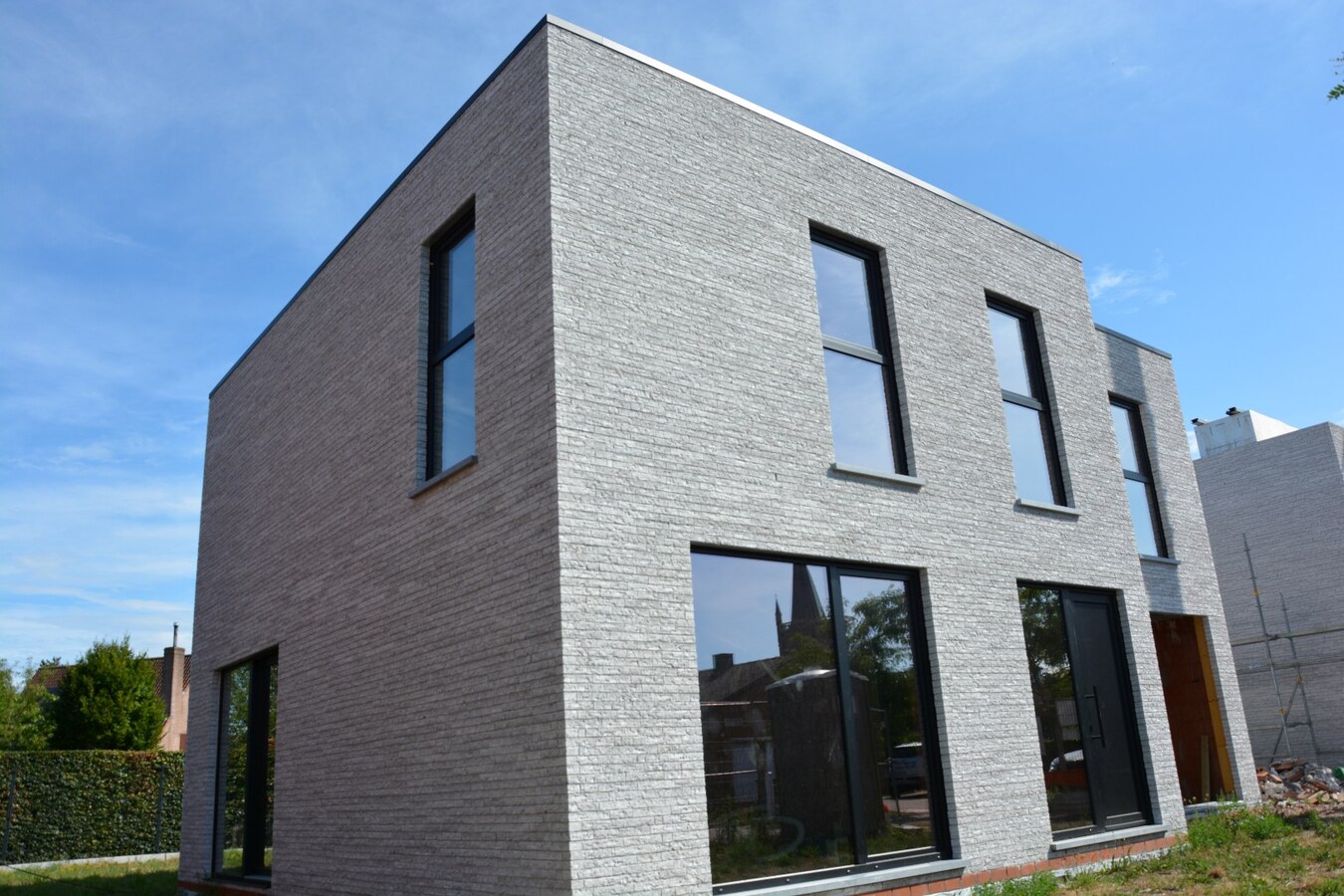Nieuwbouwwoning op 416 m² – volledig naar eigen smaak af te werken 