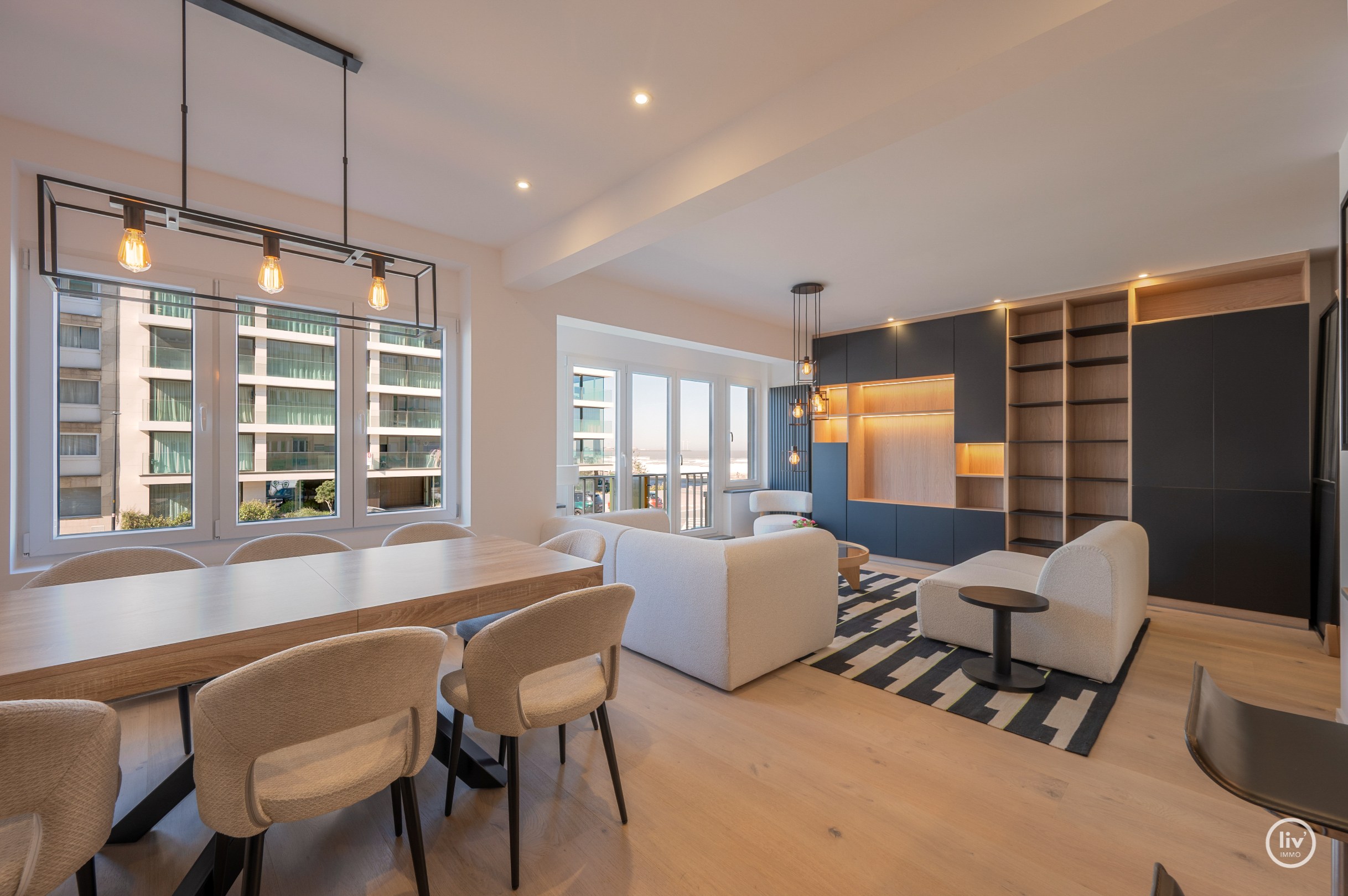 Prachtig gerenoveerd appartement nabij het Albertstrand met zijdelings zeezicht 