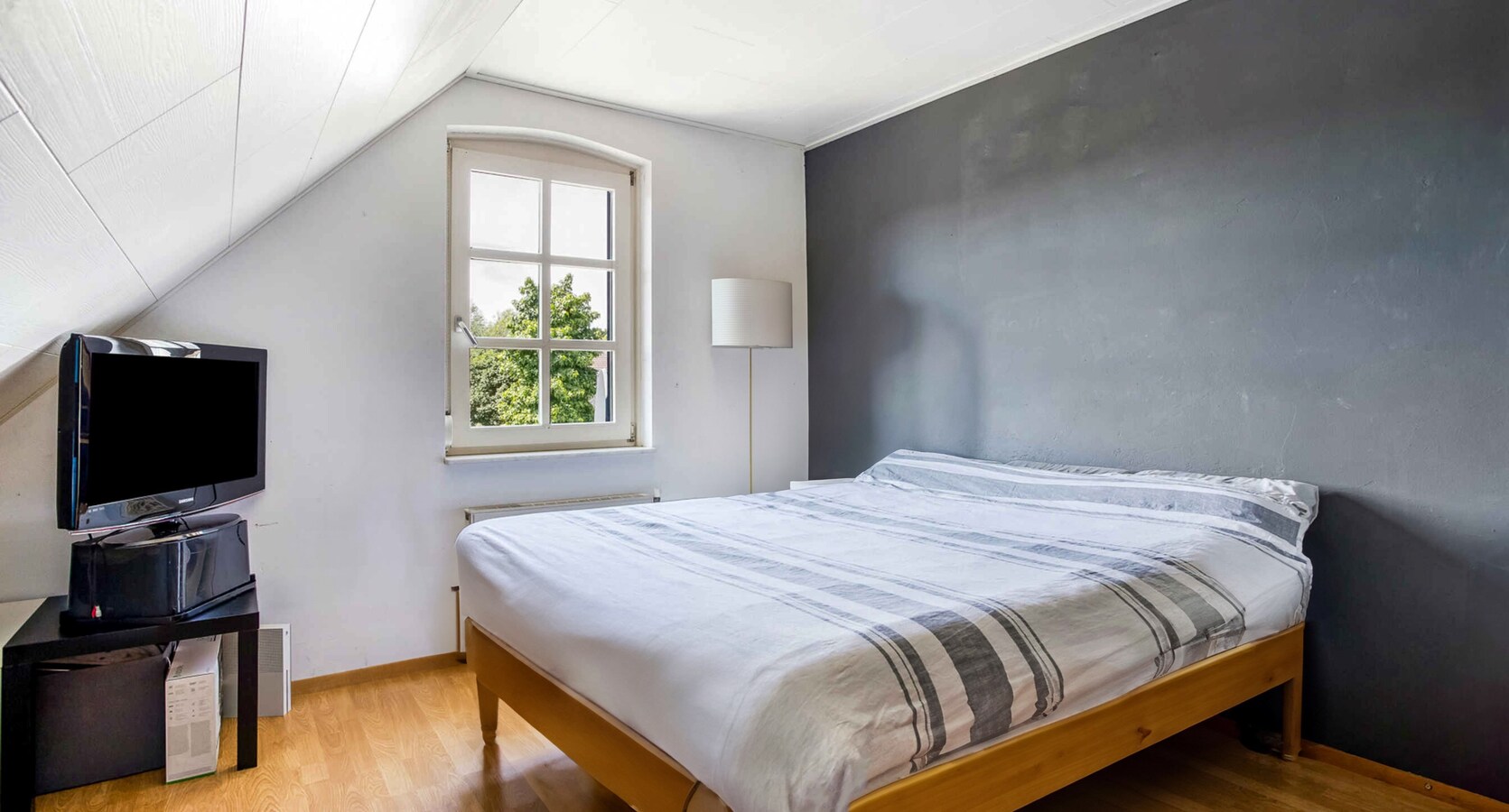 Vrijstaande woning met inpandige garage gelegen op een perceel van 784 m2 te Arendonk. 