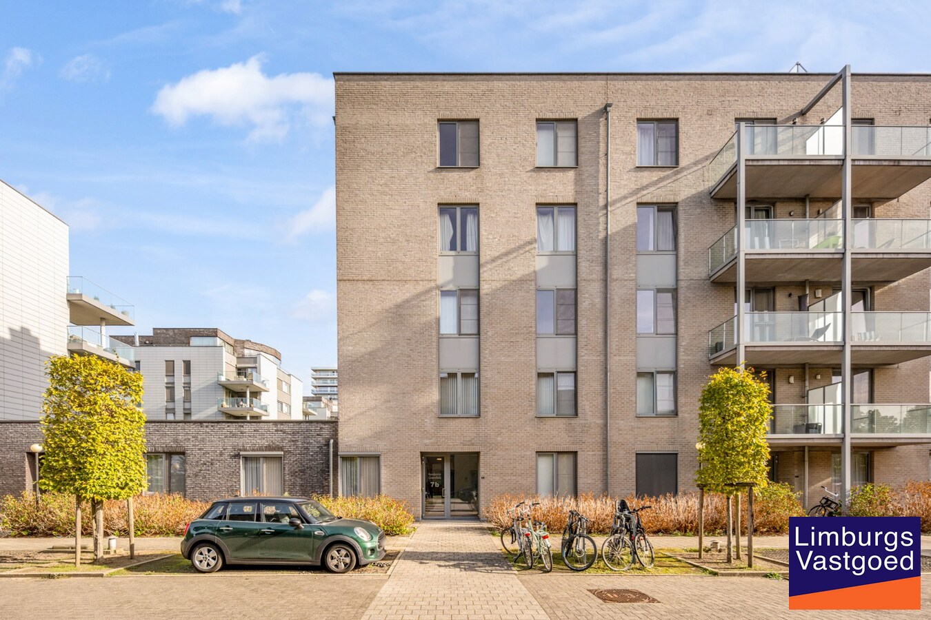 Gelijkvloers appartement (105m²), 2 slpk, tuin/terras, autostaanplaats + kelderberging 