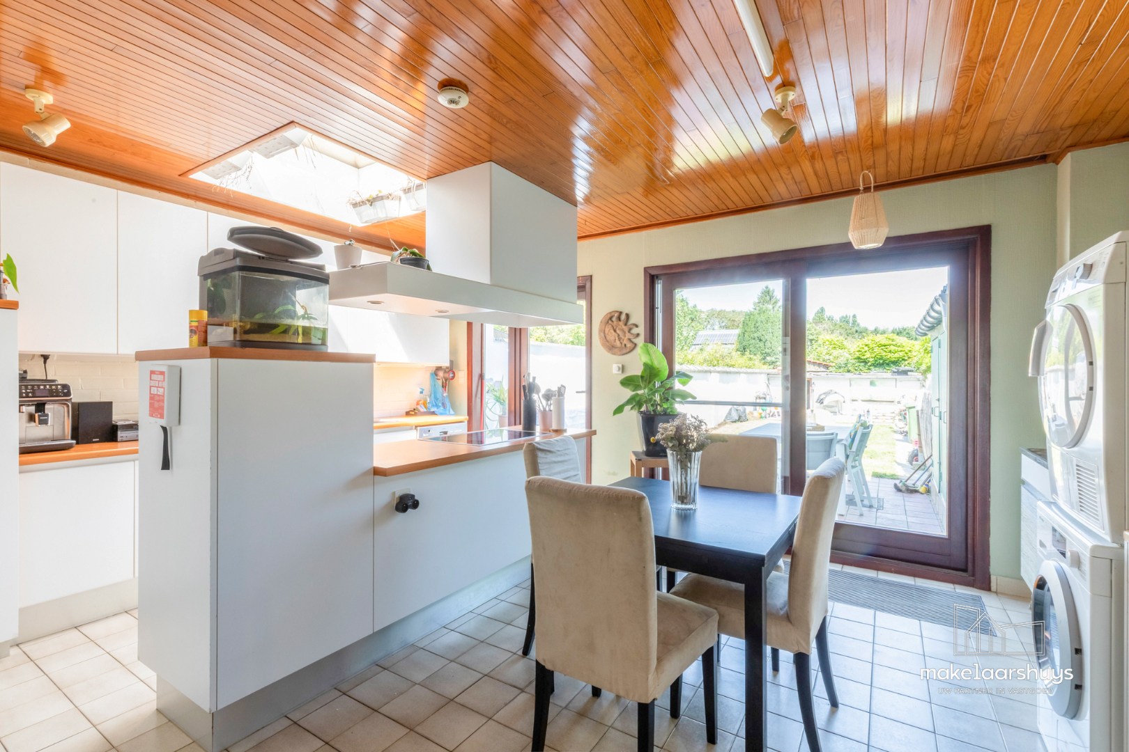Ruime woning met 4 slpk en aangename tuin te Sint-Amandsberg 