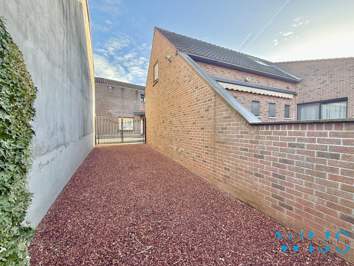 Super gezellig woonhuis met ruime garage te Boekhoute ! 