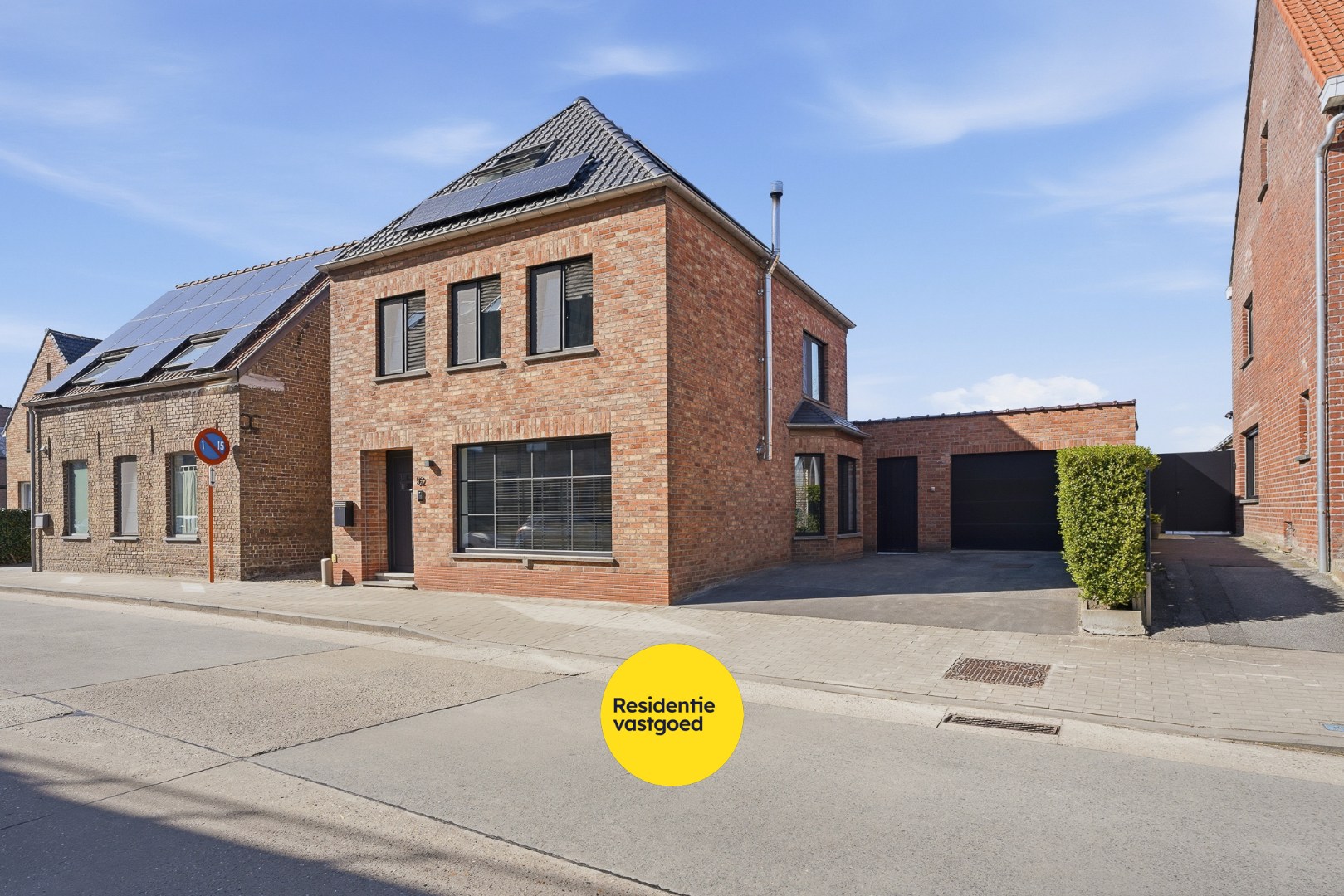 Volledig gerenoveerde alleenstaande woning op toplocatie in Zedelgem 
