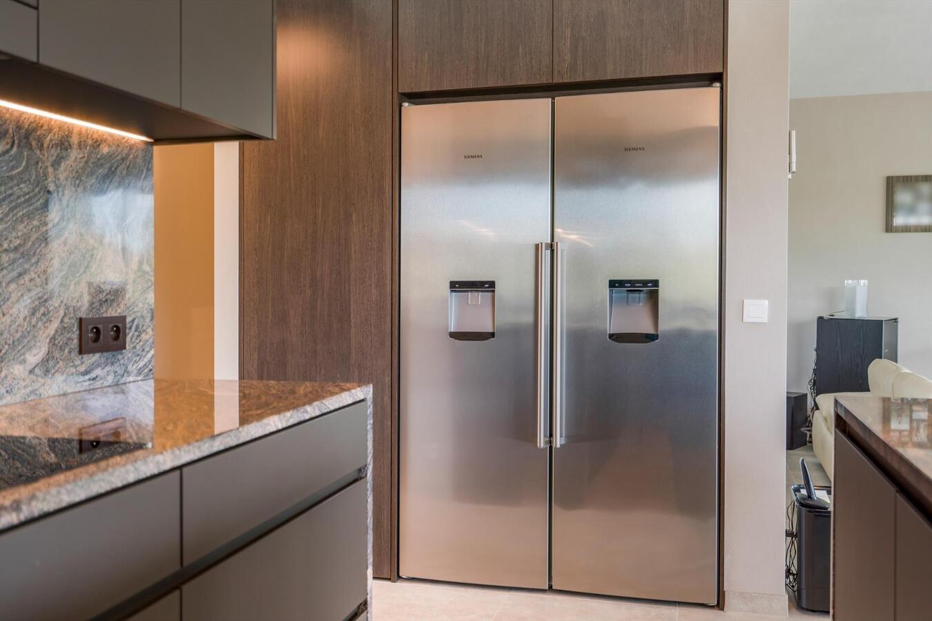 Ruim uniek  gelegen bemeubeld appartement met 2 slaapkamers en garage te Diksmuide 