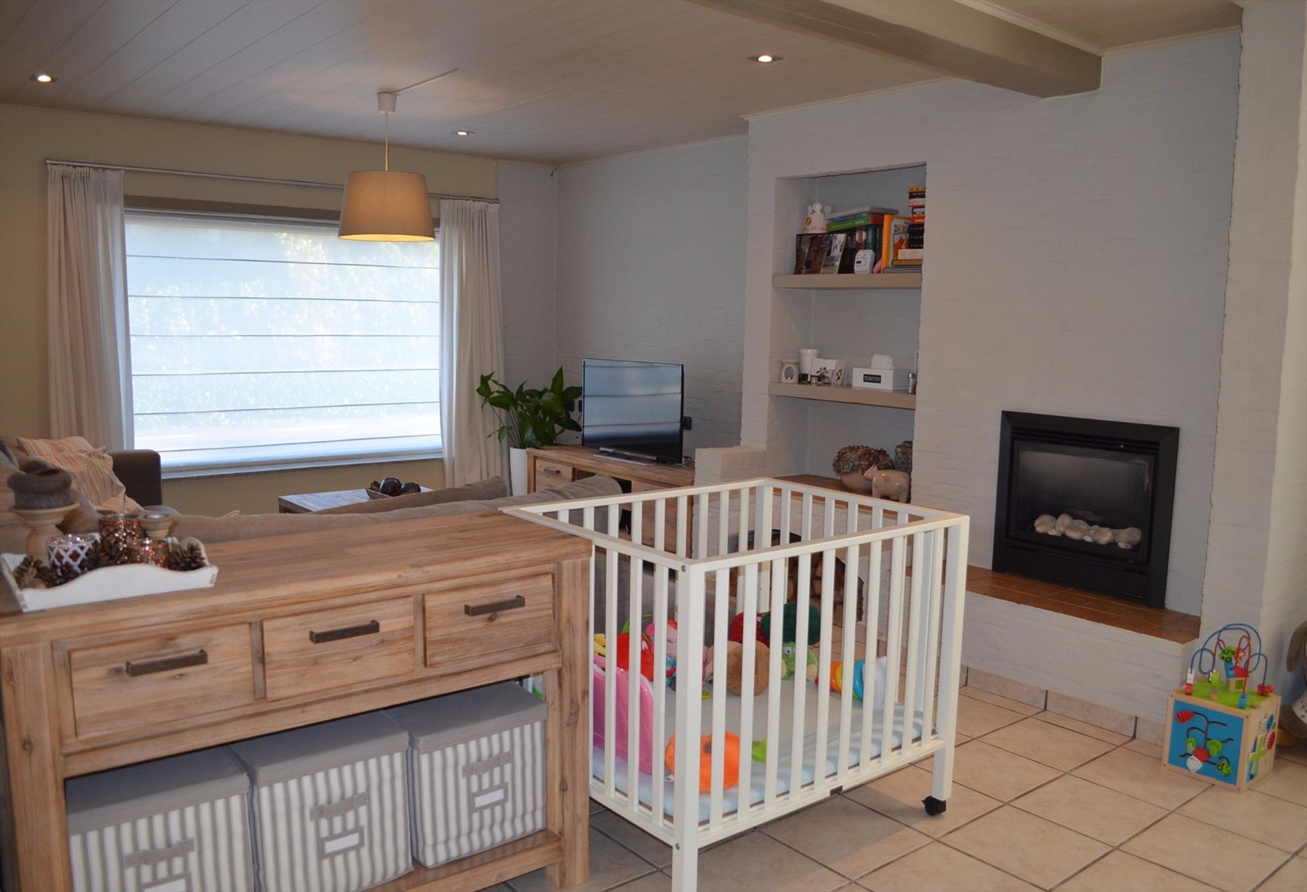 Ruime totaal gerenoveerde woning met 4 slpks (mogelijkheid tot 5) te Eeklo 