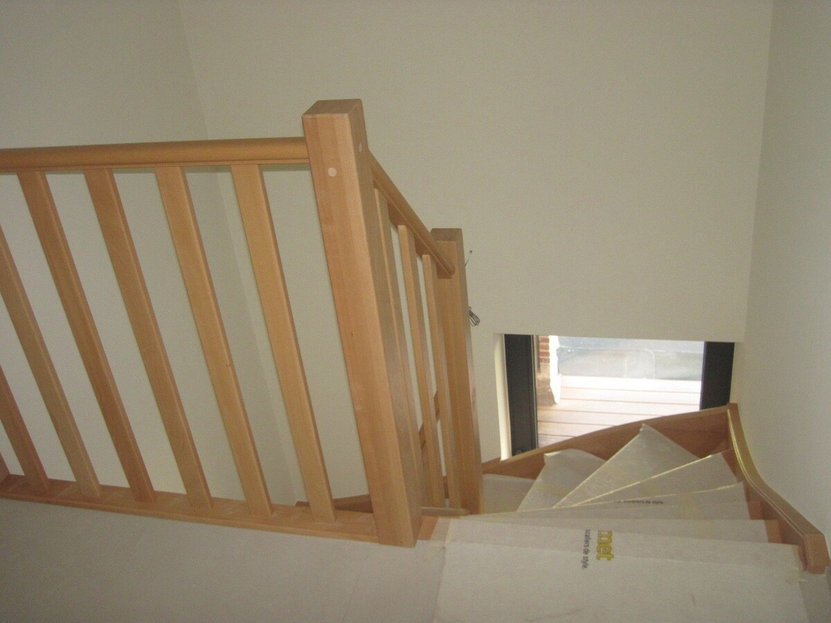 Eigentijds duplex-appartement. Geen vaste kosten !! 