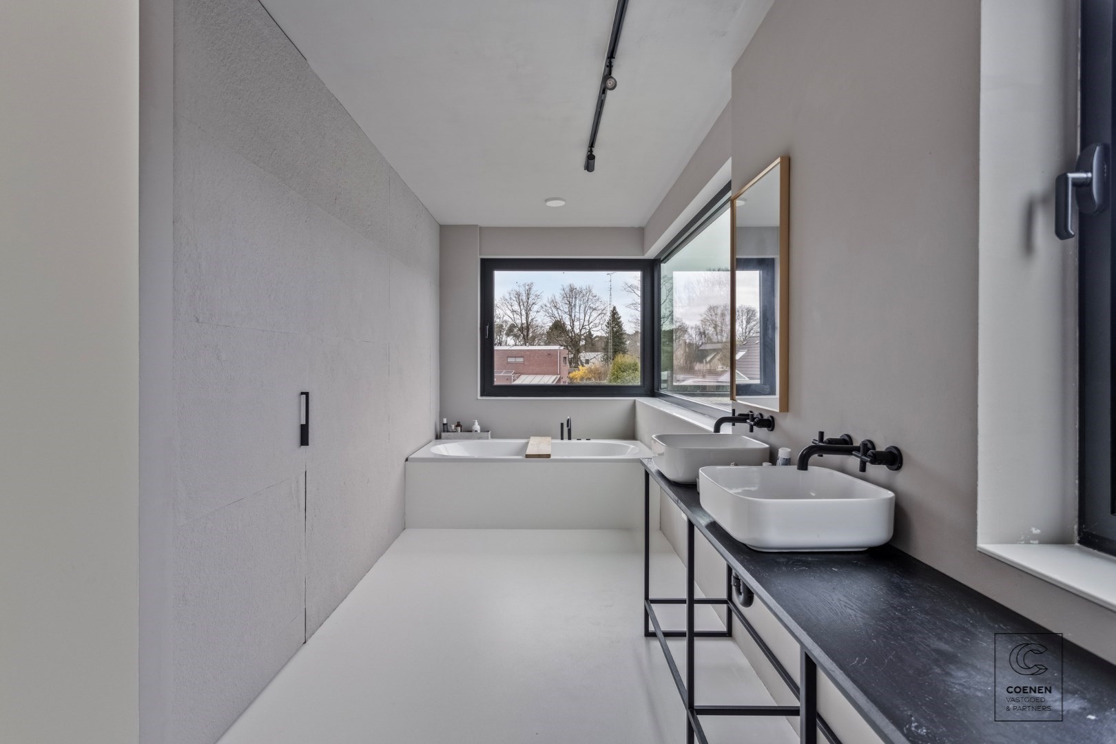 Prachtig verder af te werken HOB van 320 m² in een doodlopende straat! 