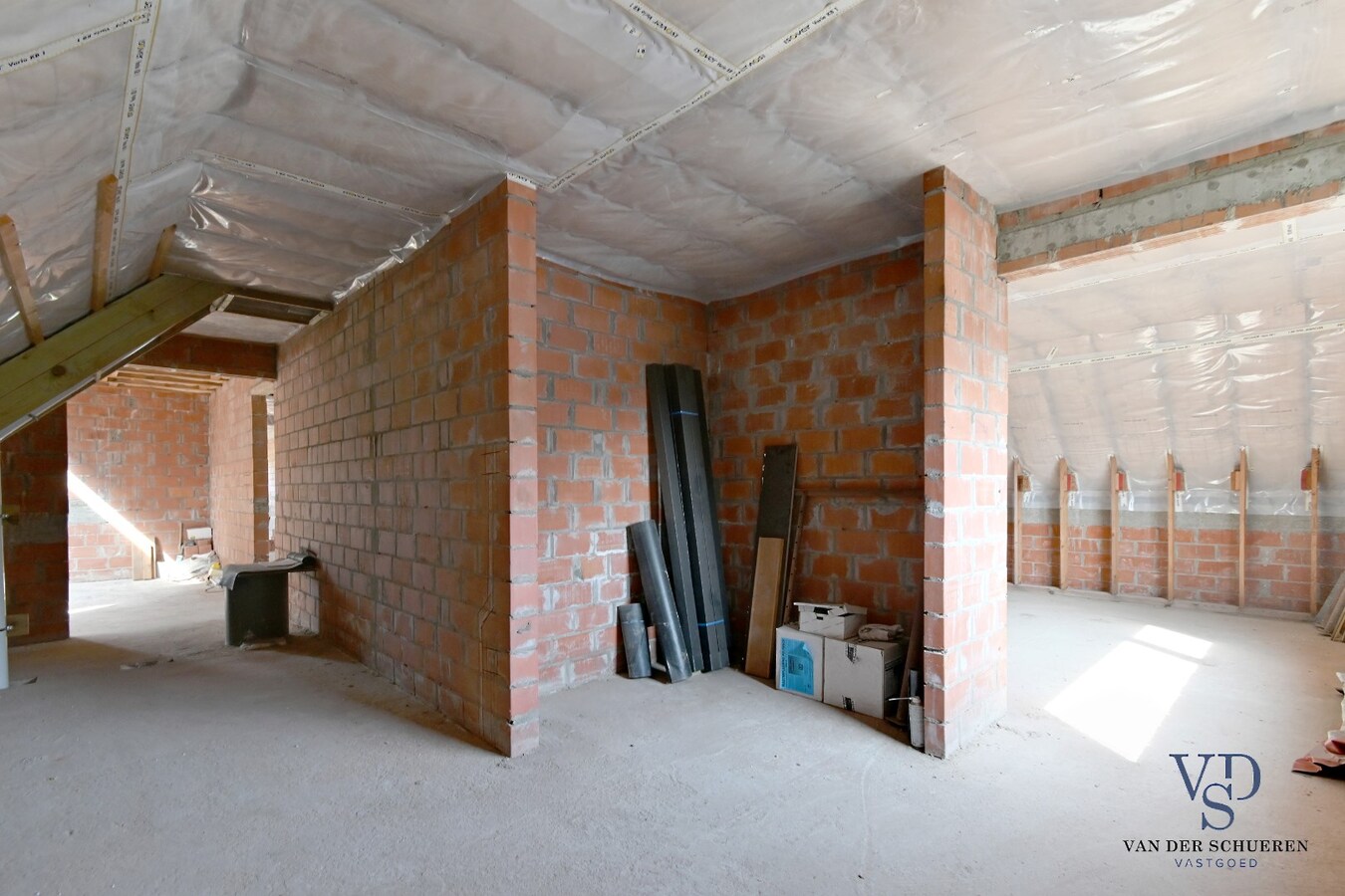 Eigentijdse woning (nog af te werken) te Vurste. 