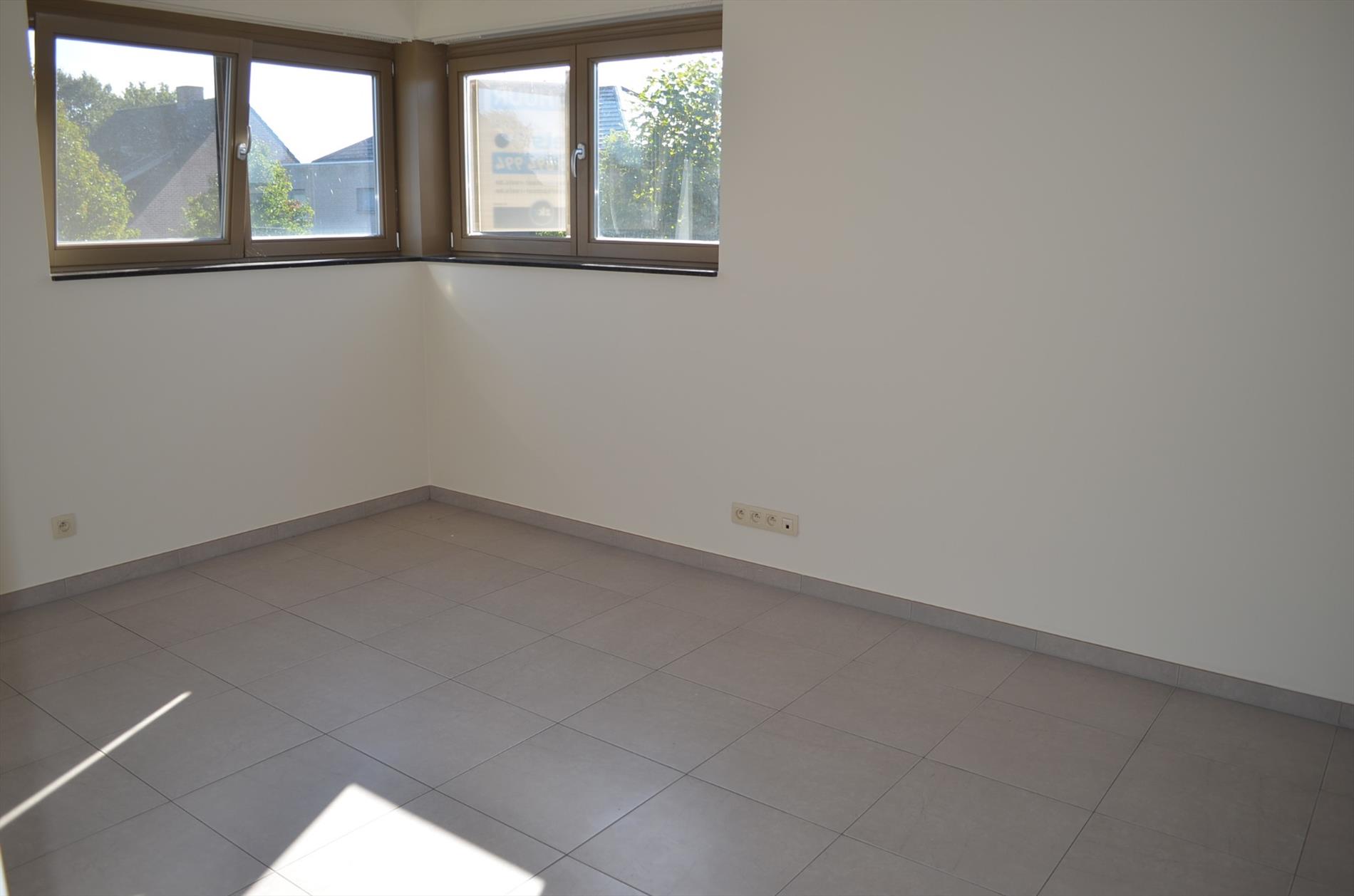 Halfopen bebouwing op 325m² met 3 slpks, tuin met terras en tuinhuis te Maldegem 