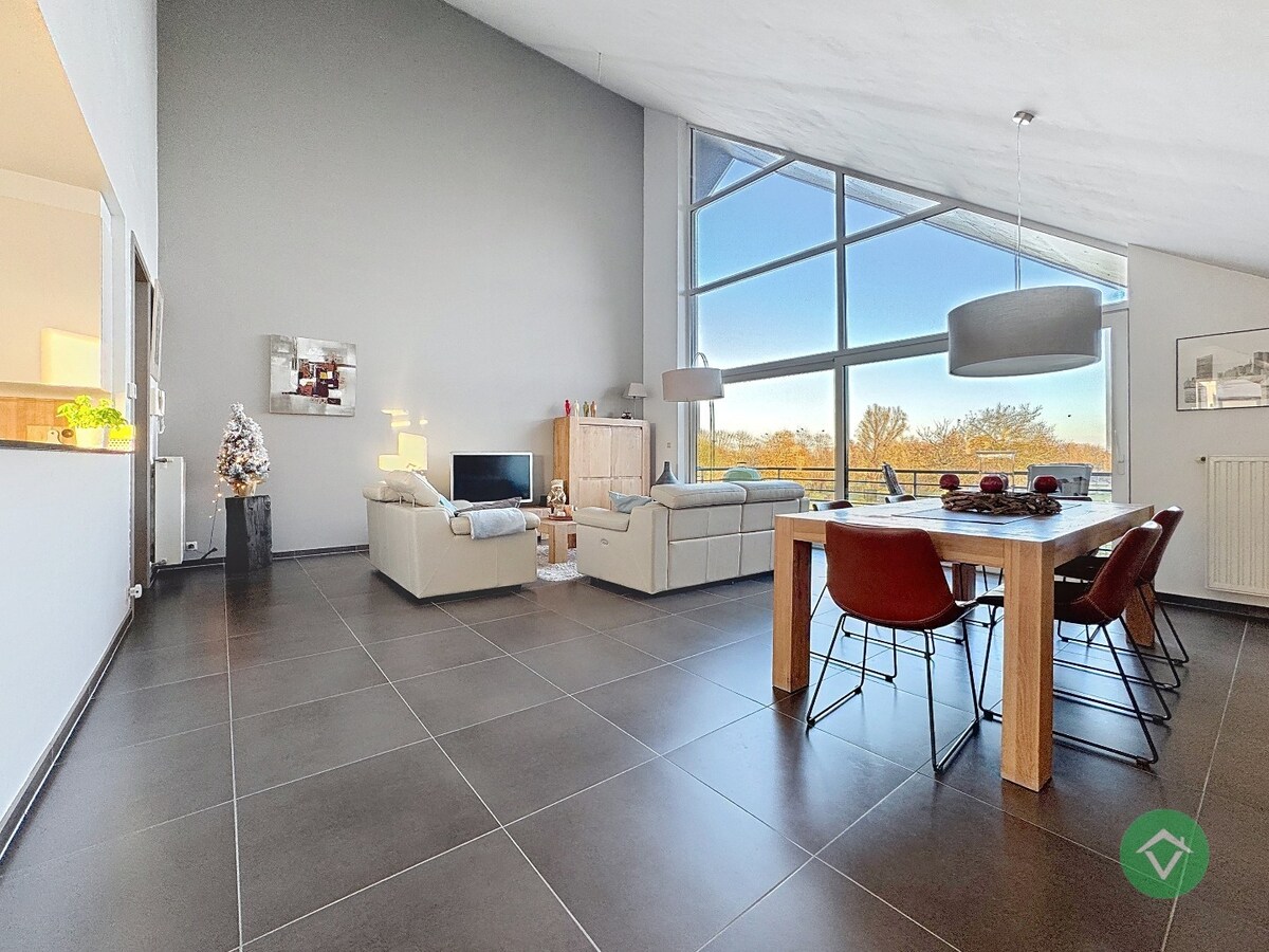 Luxe villa-appartement met dubbele garage en prachtig uitzicht in Koekelare 