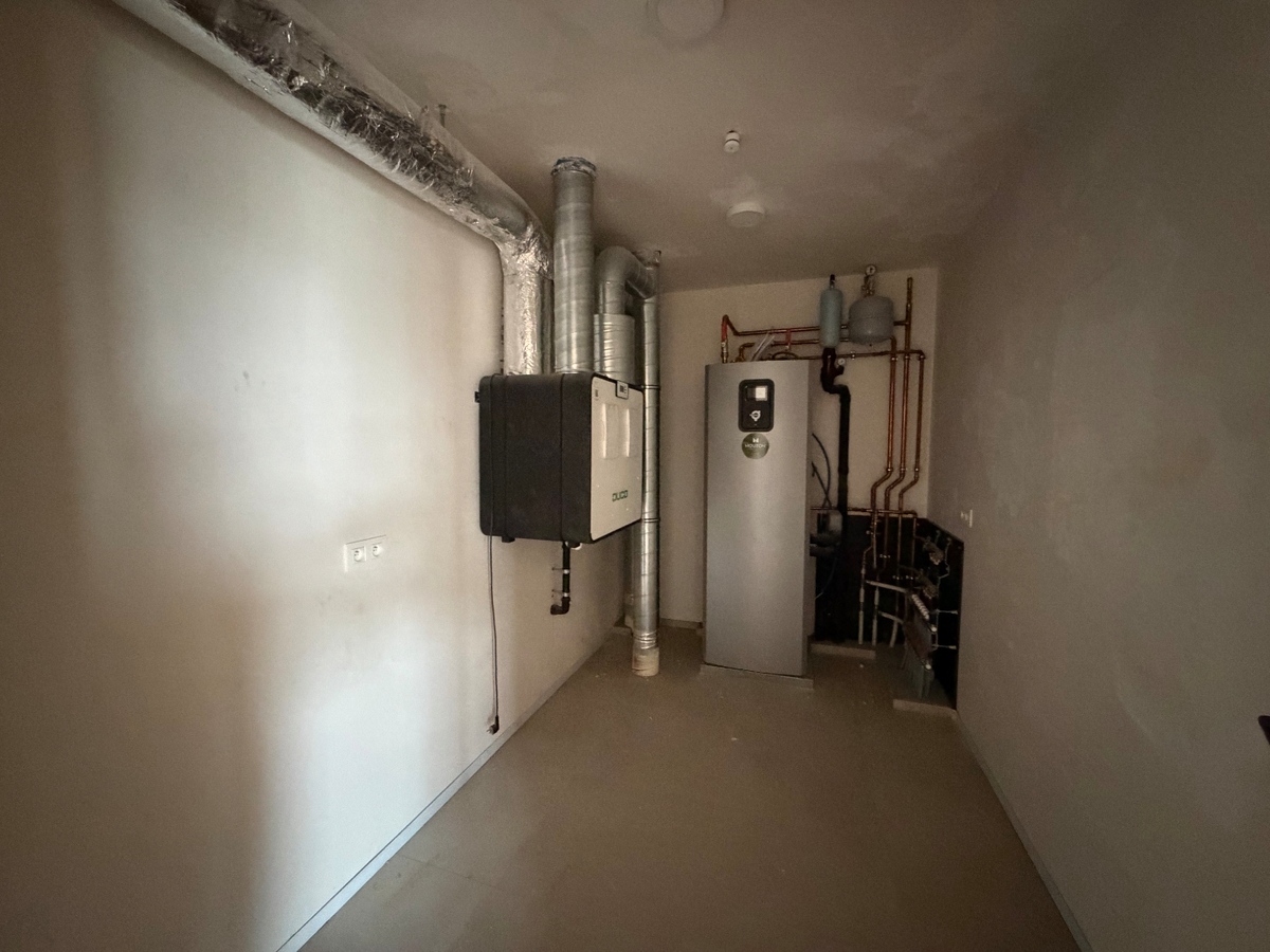 Ruime nieuwbouwwoning met terras en tuin. 