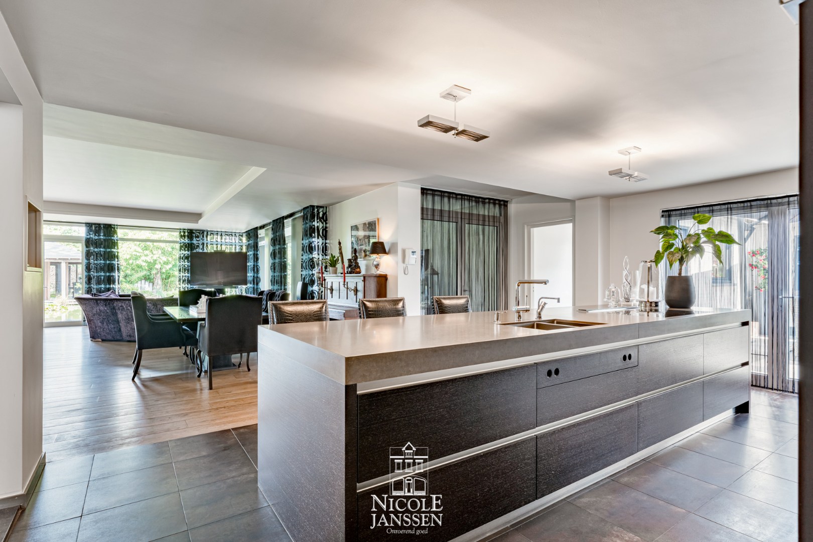 Leefkeuken met kookeiland