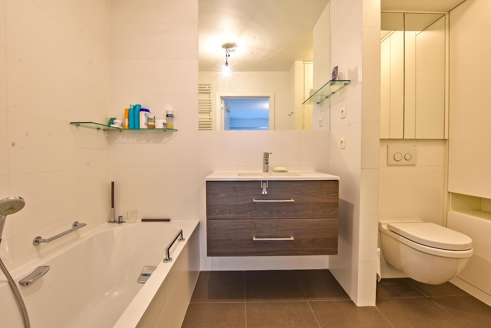 Luxueus praktisch appartement (122m² + 30 m²) met rondom terrassen te Nieuwpoort-Stad 