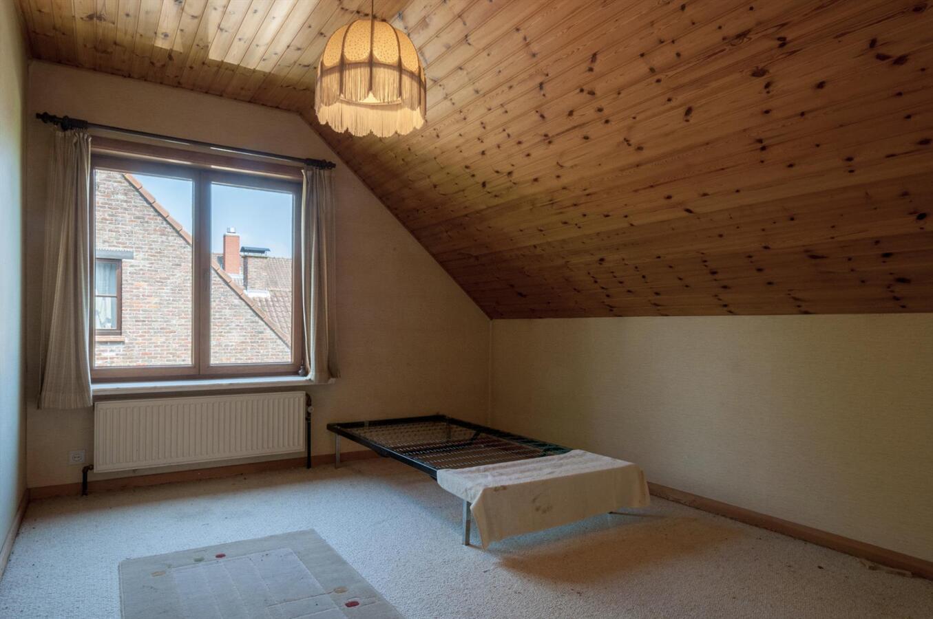 Ruime woning met prachtige tuin en open zicht 