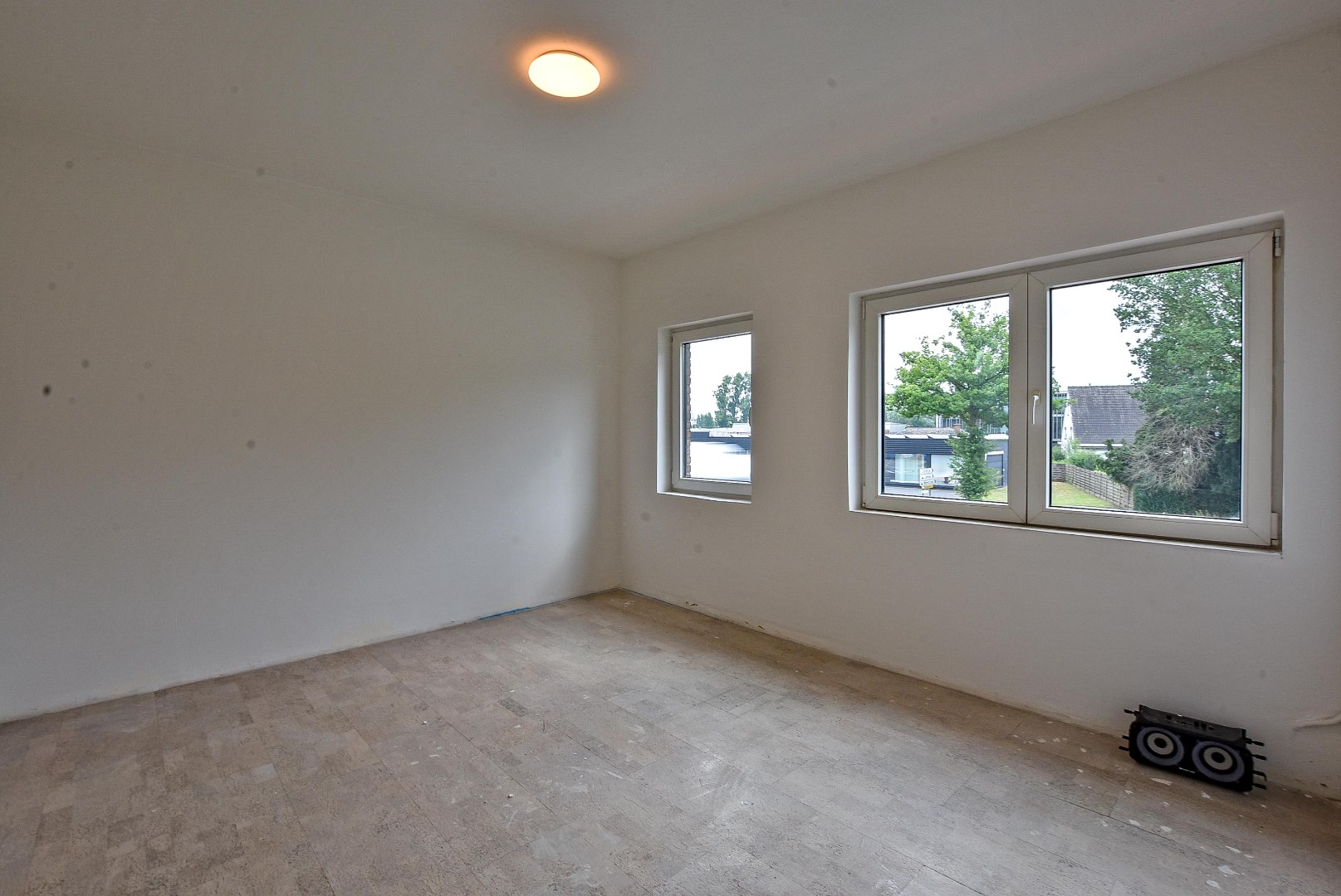 Halfopen bebouwing met mogelijkheid tot 7 slaapkamers, 2 badkamers en grote tuin in Aalter 