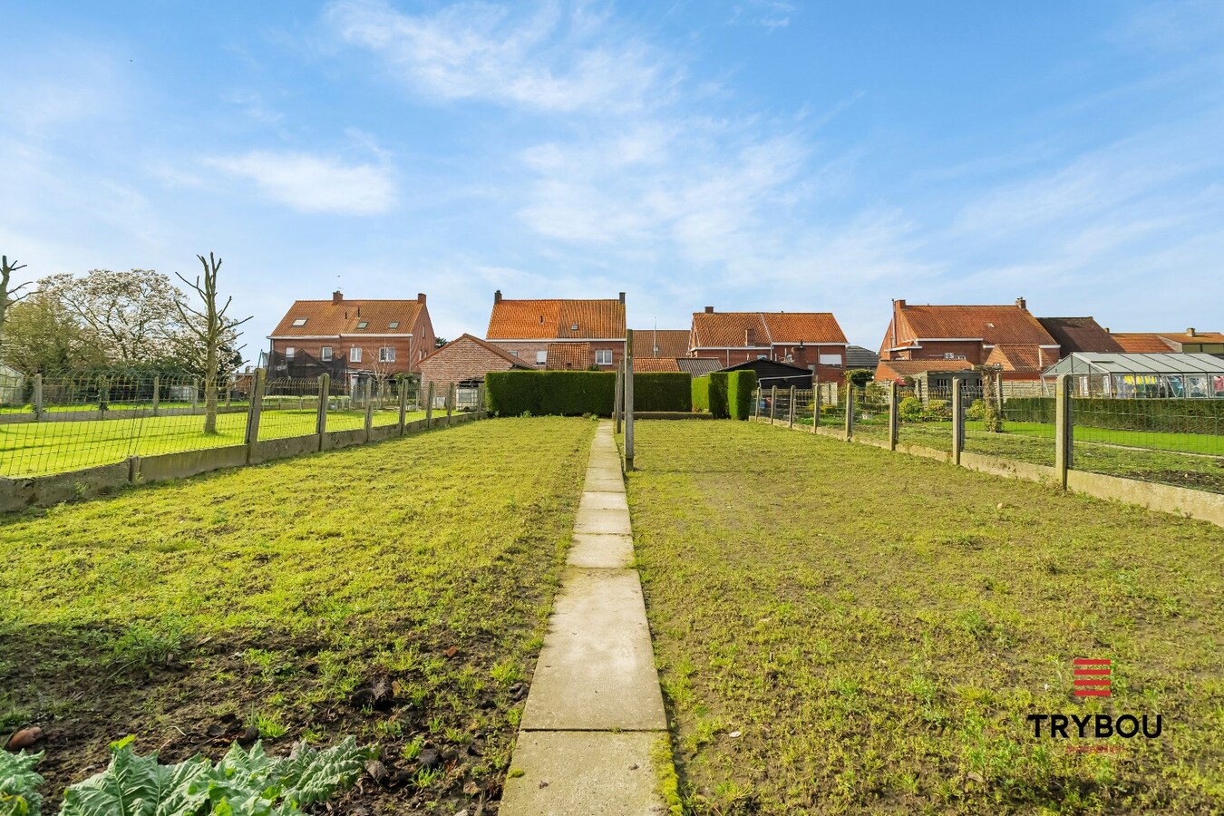 Degelijke woning op ruim perceel van 700m² 
