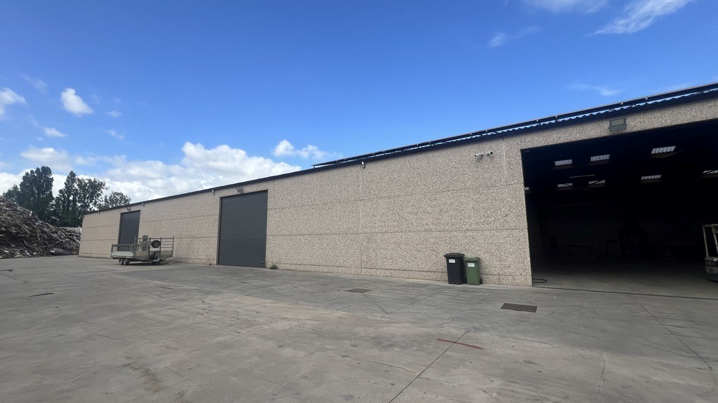 Showroom met kantoor en stockageruimte te huur in de haven van Gent