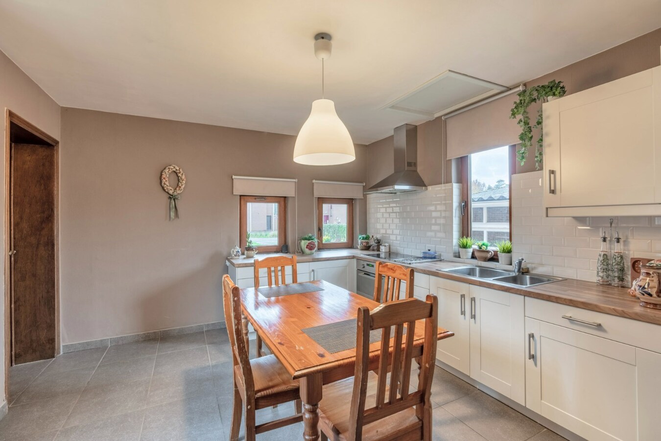 Instapklare woning op een leuke locatie te As. 