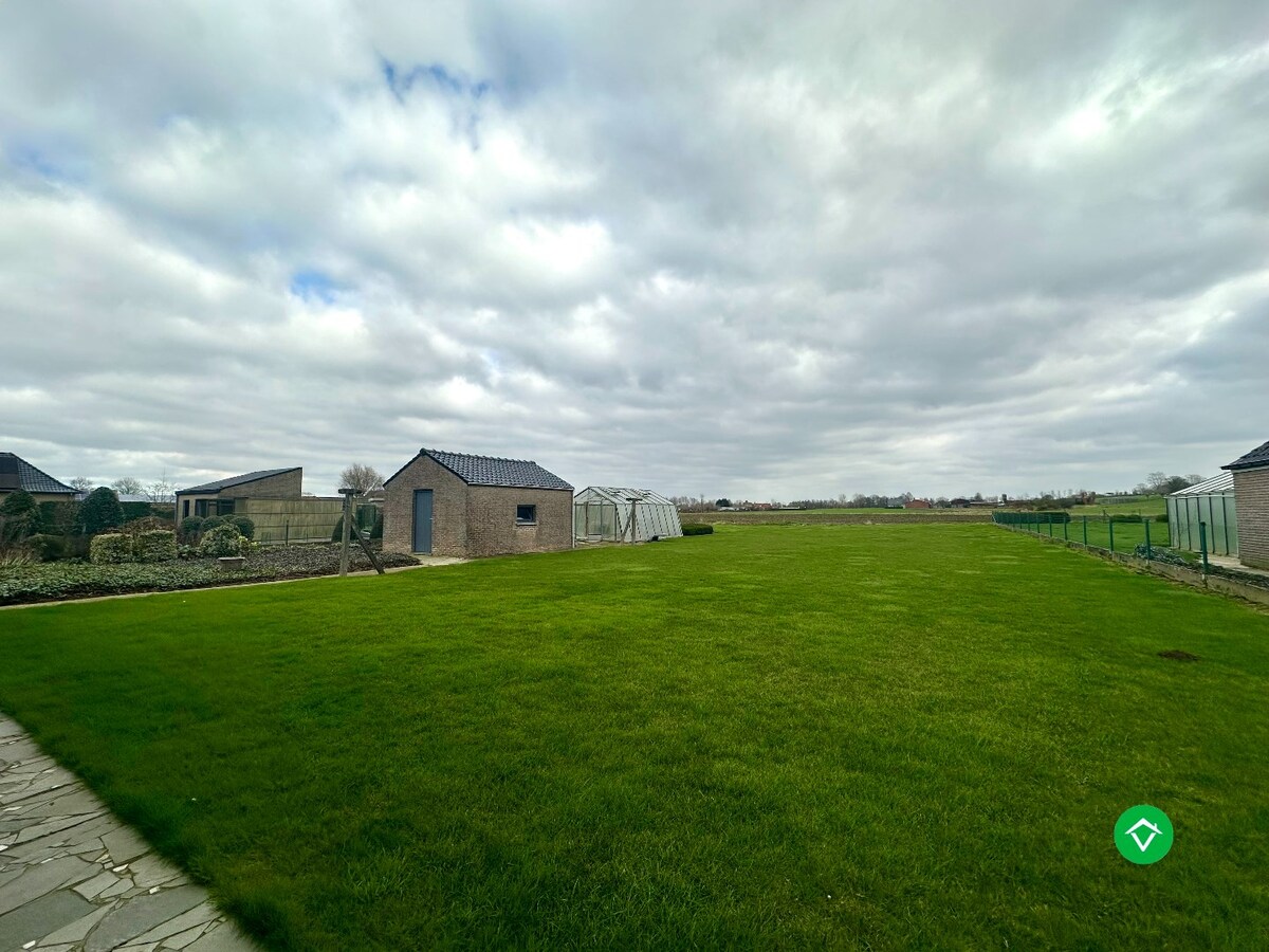 Ruime alleenstaande woning met prachtig uitzicht nabij het centrum van Koekelare 