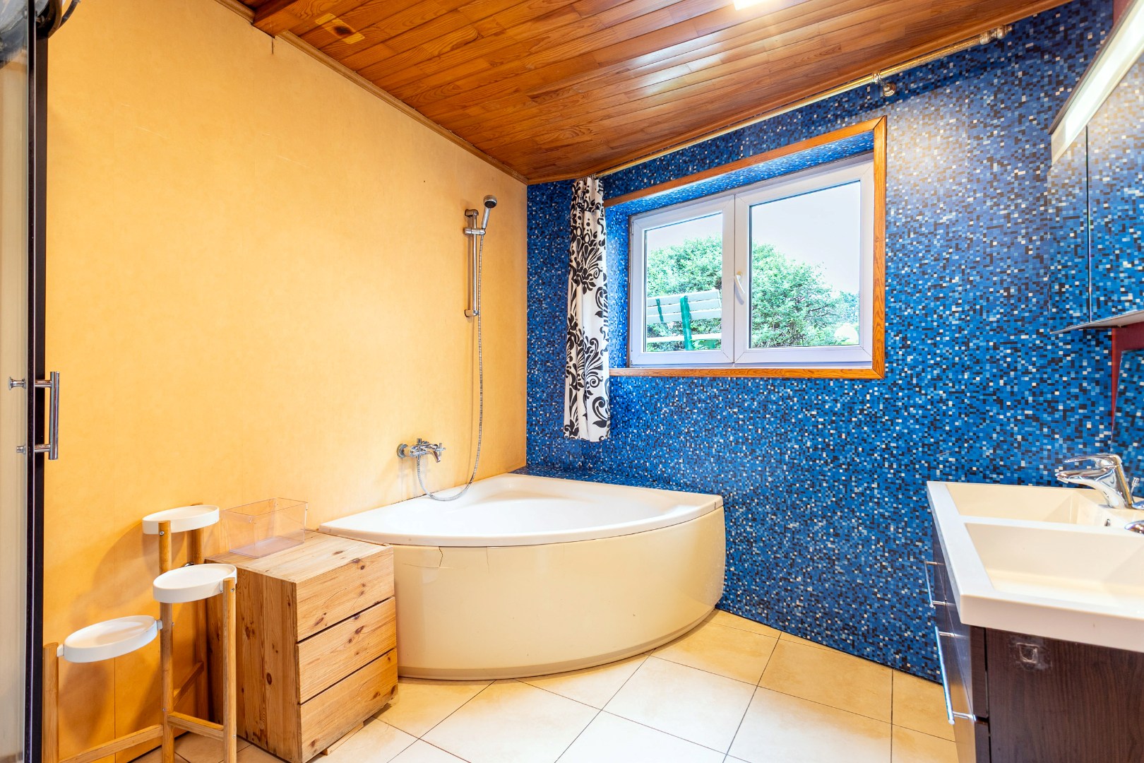 Unieke eigendom met twee woningen op een ruim perceel van 3.130 m² te Galmaarden 