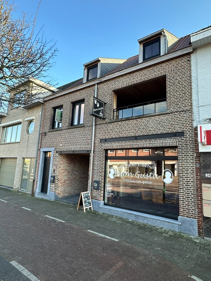 Prachtig, volledig gerenoveerd duplex appartement met 3 slaapkamers 