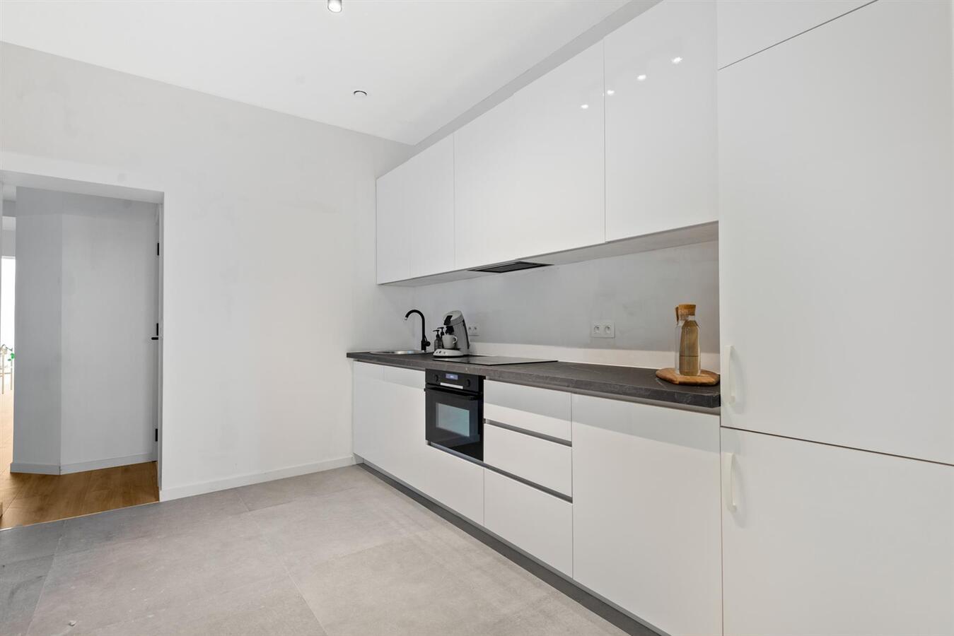 Gerenoveerd gelijkvloers appartement met ruime tuin! 