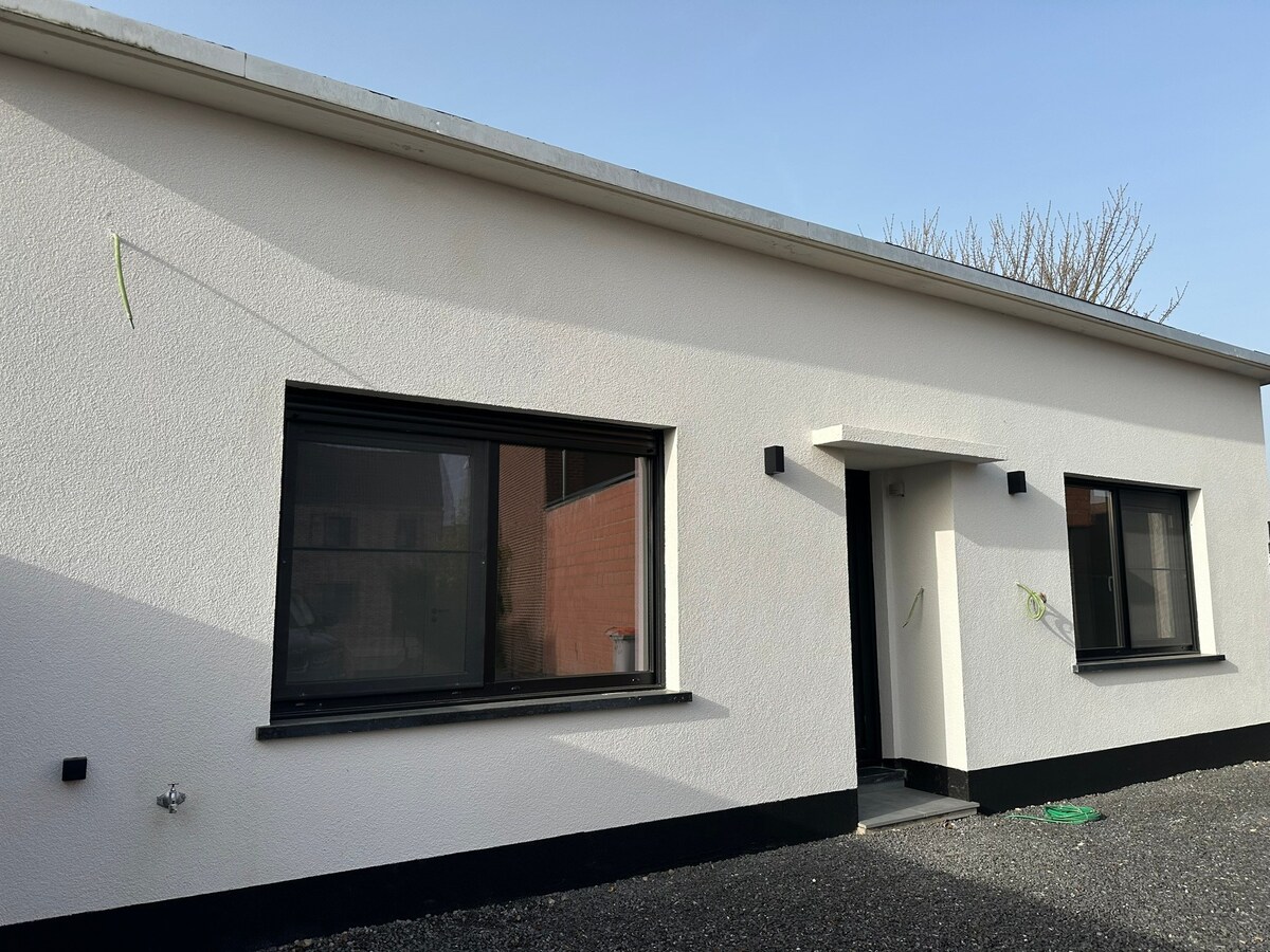 Gerenoveerde bungalow in pittoresk Uikhoven (Maasmechelen). 