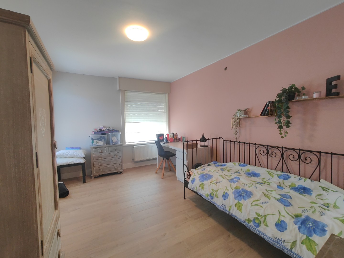 Charmante woning te huur op toplocatie vlakbij het centrum van Ardooie. 