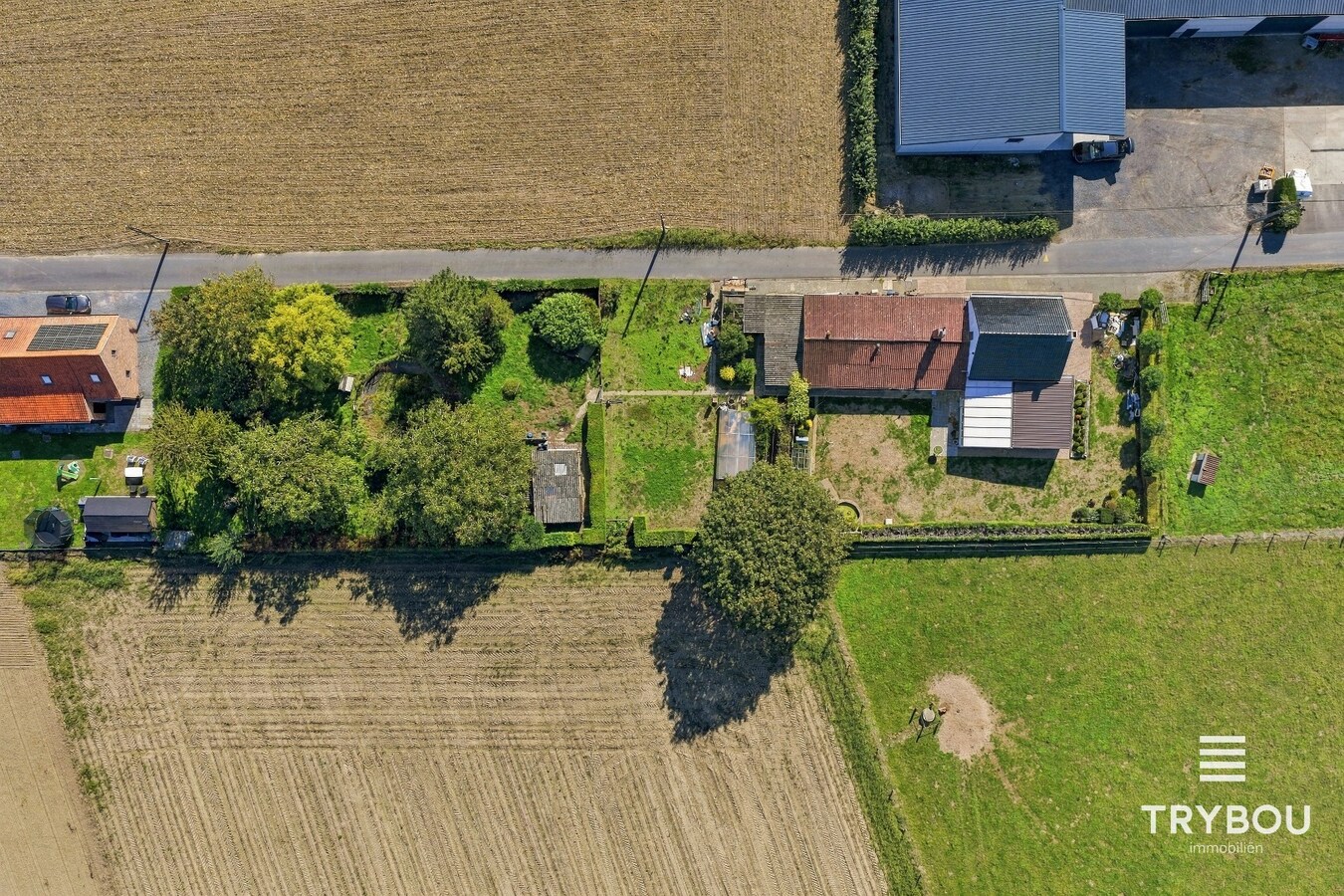 Landelijk gelegen woning met opslagplaats op 3687m² in Merkem! 