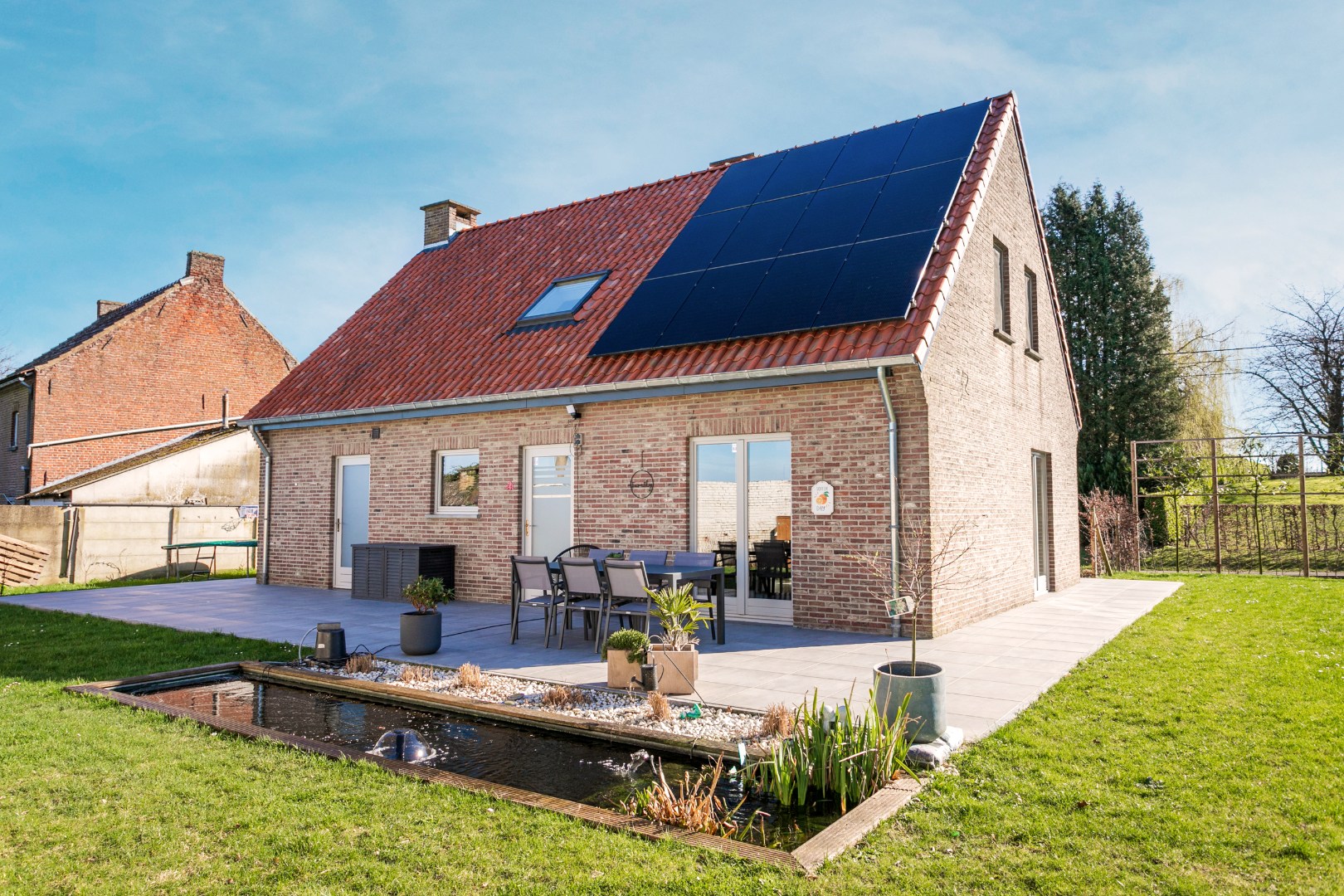 Vrijstaande woning met 4 slpks, zuidgerichte tuin en garage 