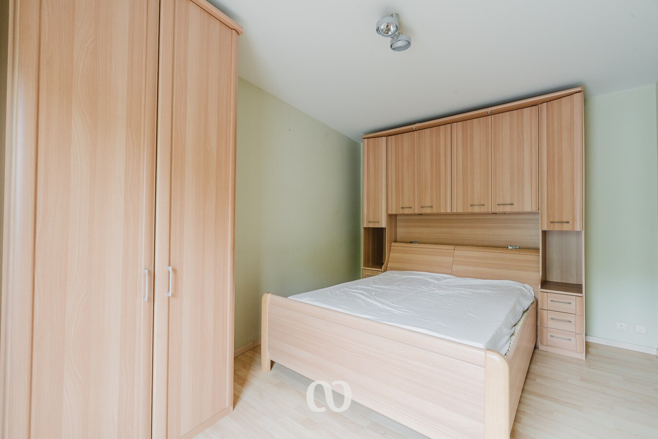 Instapklaar gelijkvloers appartement met private ingang en directe toegang tot de garage 