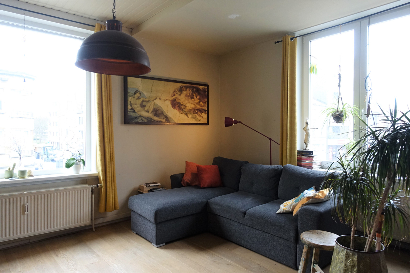 Polyvalent hoekpand met karaktervol appartement en terras 