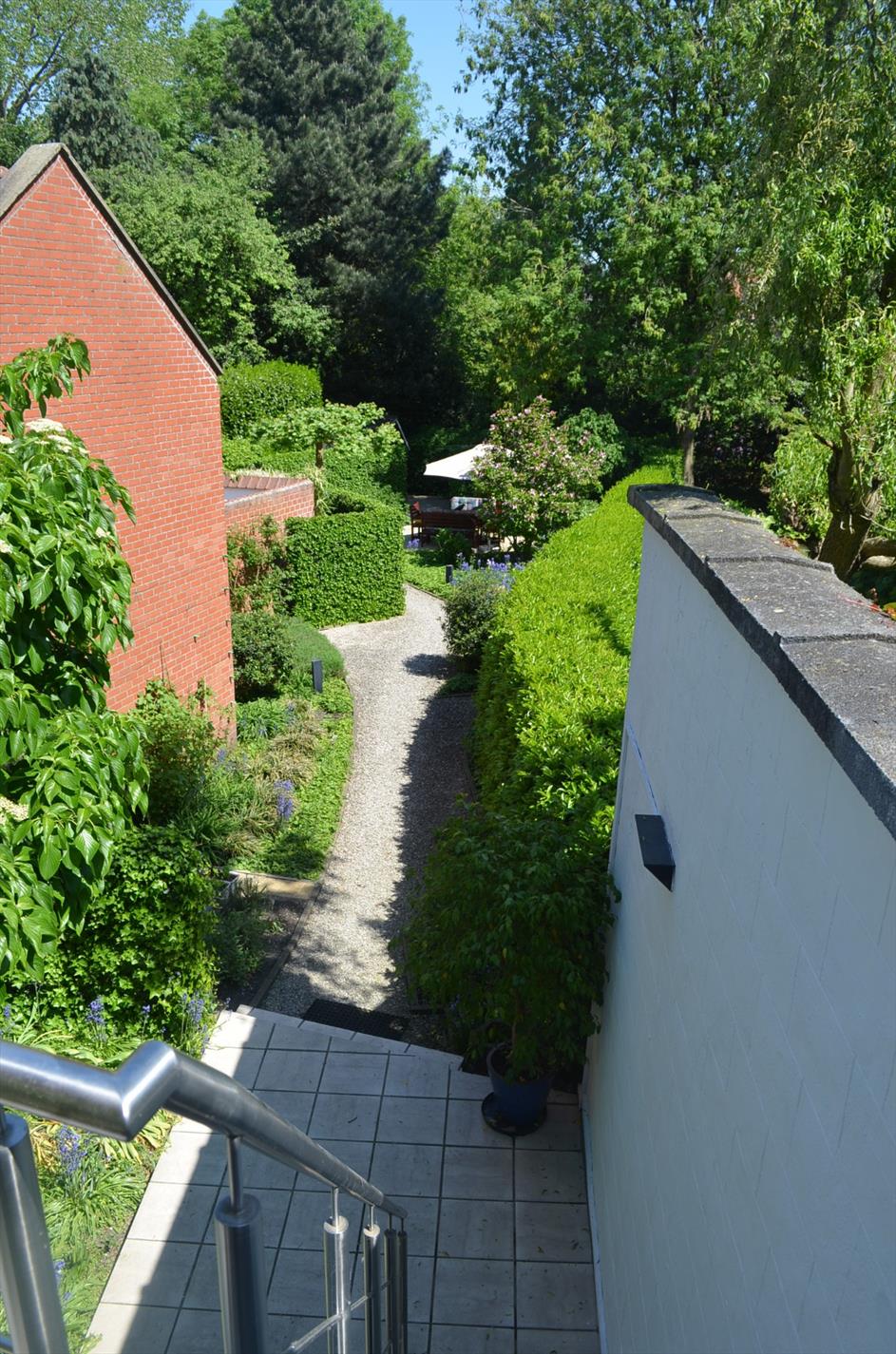 Ruime stijlvolle bel-etage met praktijkruimte, 5 slaapkamers en tuin te centrum Eeklo 