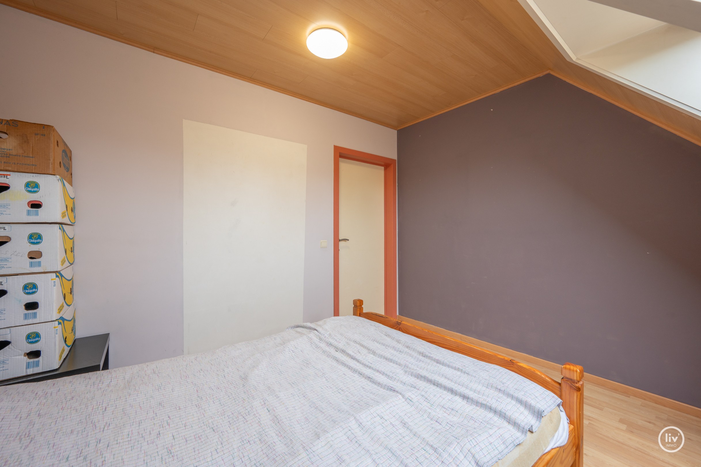 Ruime woning met 4 slaapkamers gelegen in centrum Knokke vlakbij Duinenwater. 