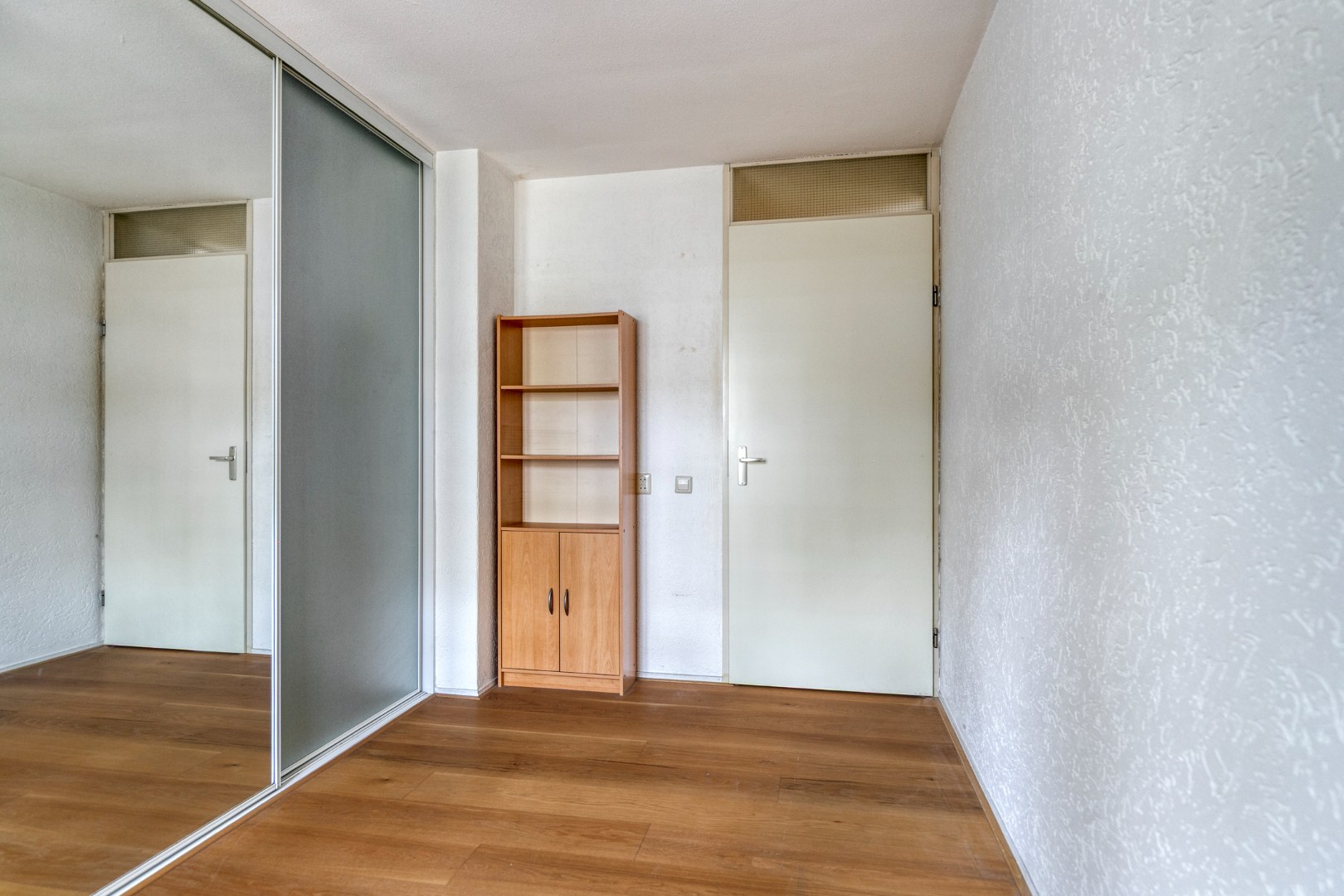 Op centrale locatie in de wijk Prinsenland gelegen 3 kamer hoek-appartement met ruim terras. 