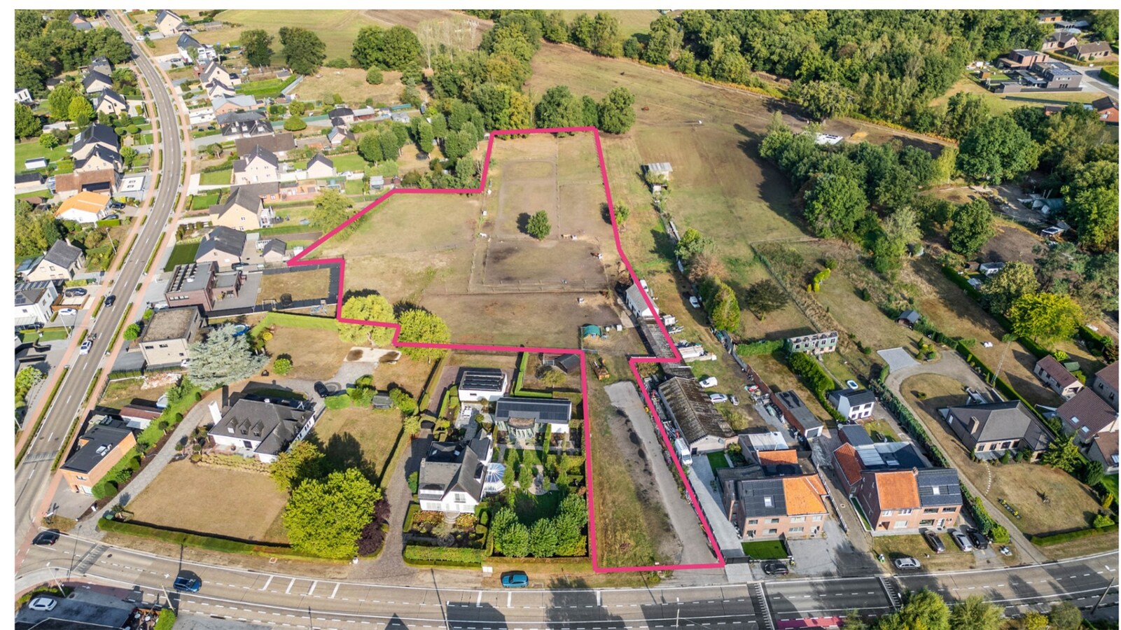 Unieke eigendom in Zonhoven: bouwgrond met 4 achterliggende percelen met een totaal oppervlakte van 11.148 m² 